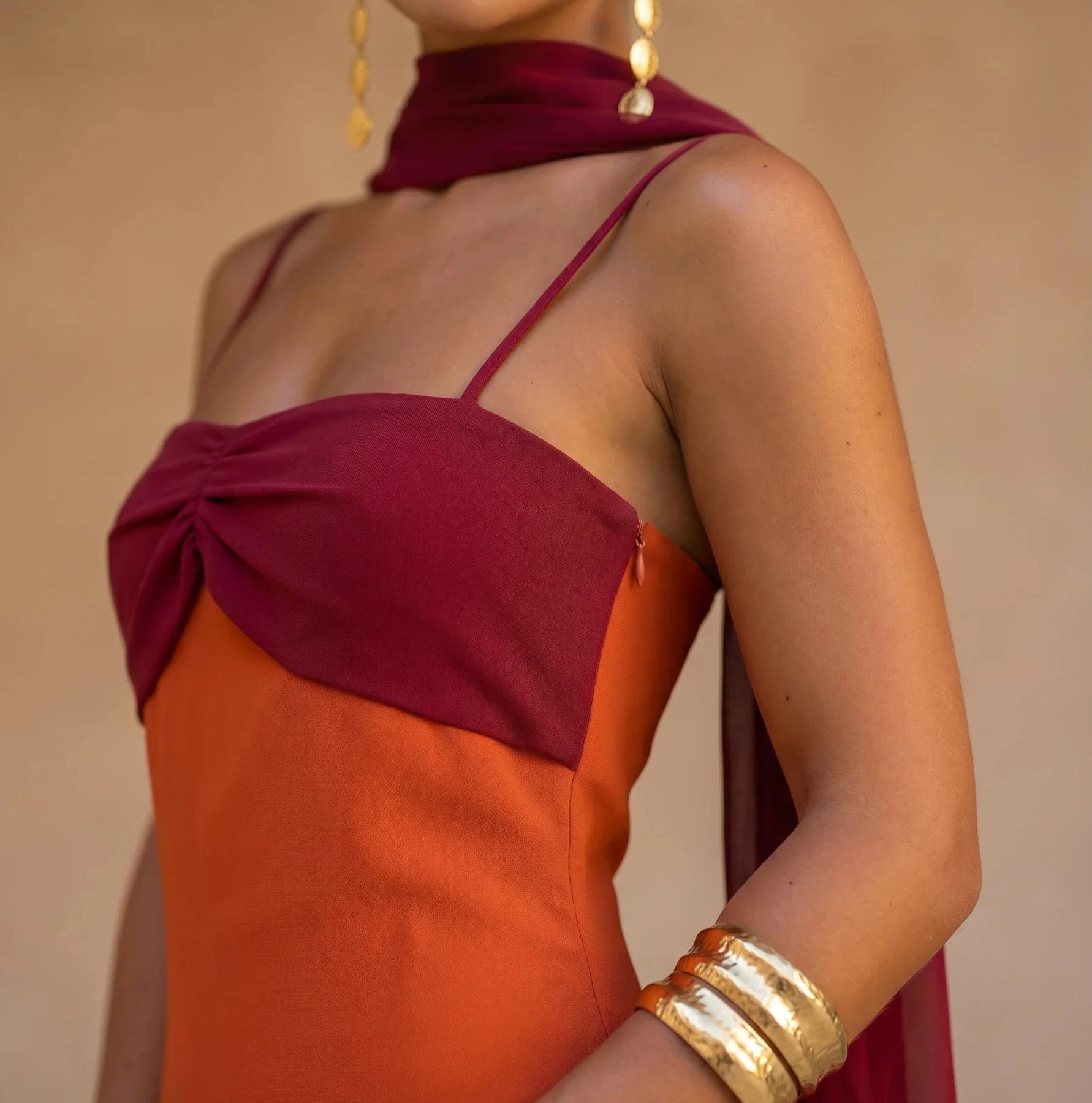 Zarah | Vestido con pañuelo al cuello